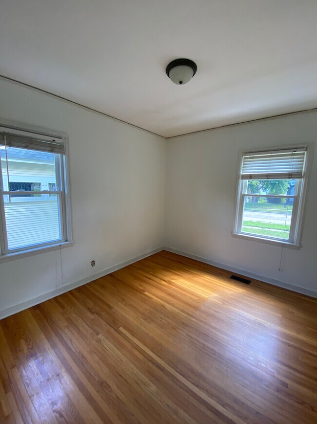 Main level bedroom 1 - 3915 Aldrich Ave N