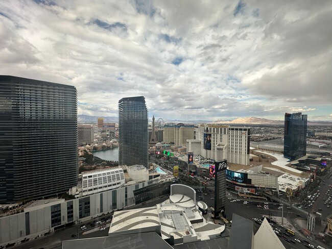 Building Photo - Furnished Studio on The Strip