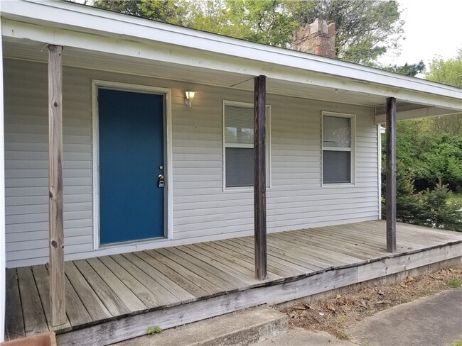 Building Photo - 1511 N Old Wire Rd
