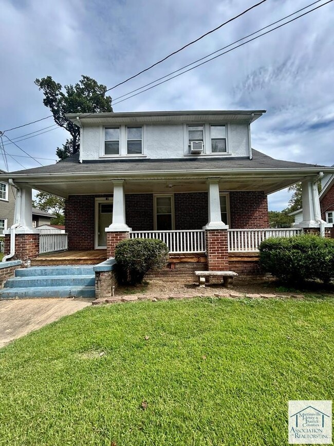 Building Photo - 2708 Riverside Dr