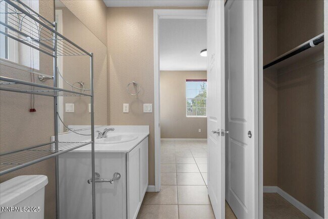 Building Photo - 2228 Butte Creek Dr