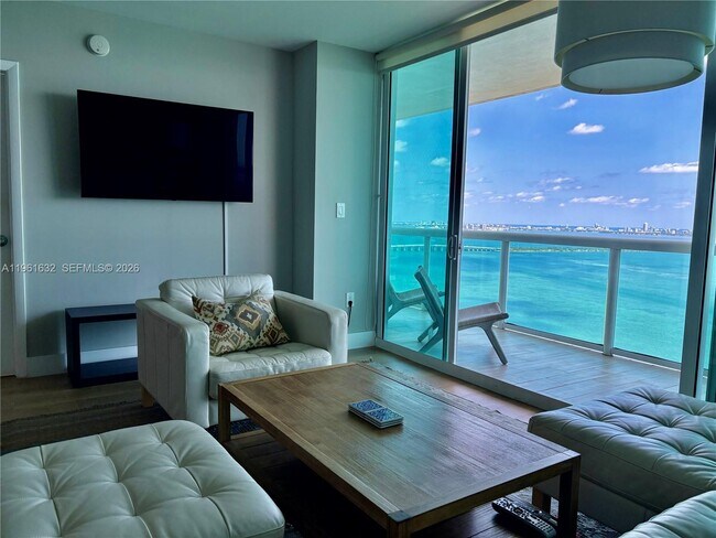 Building Photo - 1800 N Bayshore Dr