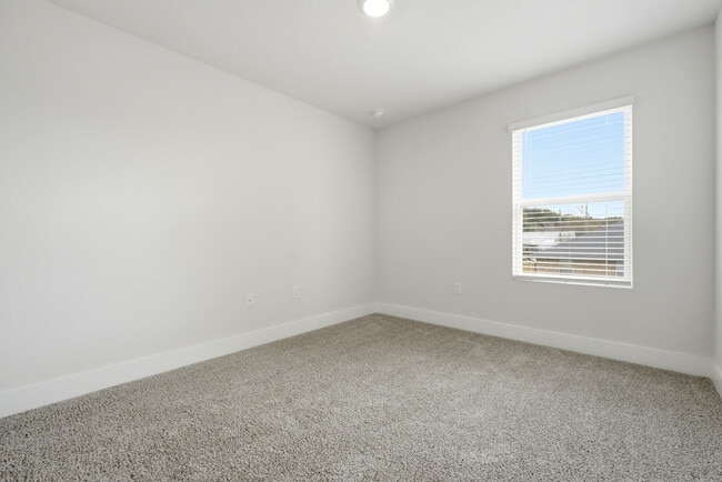 Building Photo - 4932 Valor Ct