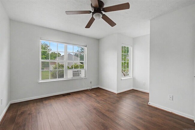 Building Photo - 304 Brittania Dr