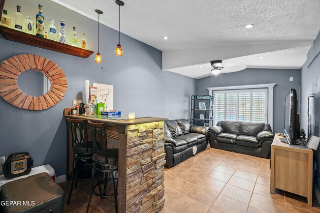 Building Photo - 13475 Sunset Hills Dr