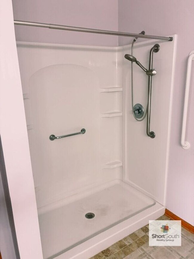 Building Photo - Updated 2 bed 2.5 bath condo in Byron Center