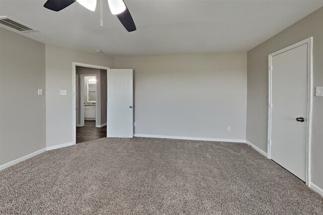 Building Photo - 2902 Crestbrook Bend Ln