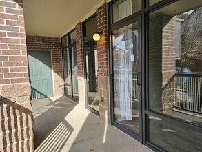 Building Photo - Beautifully Updated Two Bedroom Condo. Second Bedroom can be used as an Office/Flex Space.