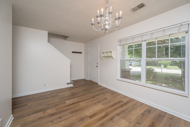 Building Photo - **BE THE LUCKY ONE TO LIVE IN THIS UPDATED NASHVILLE/ BELLEVUE HOME**