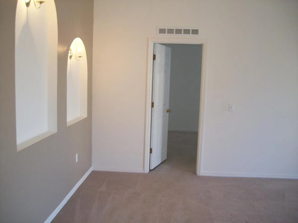 Building Photo - 1628 Myrtle Lake Ave