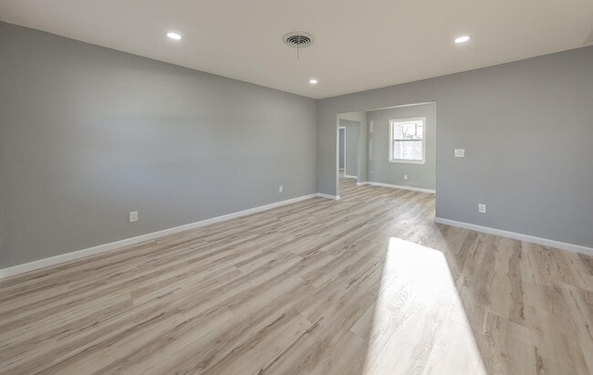 Building Photo - 5409 Ave D
