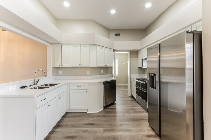 Building Photo - 7141 40th Ln E