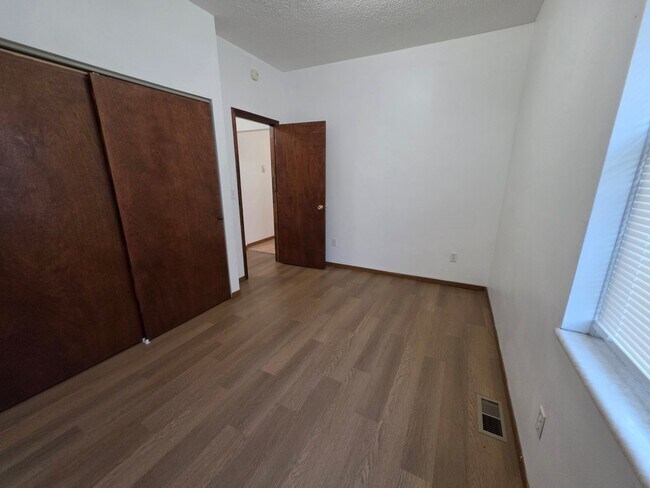 Building Photo - 2913 Endicott Ave