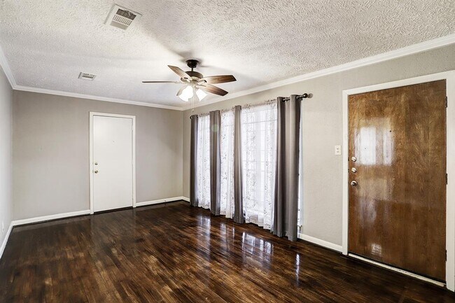 Building Photo - 7252 Parker Rd