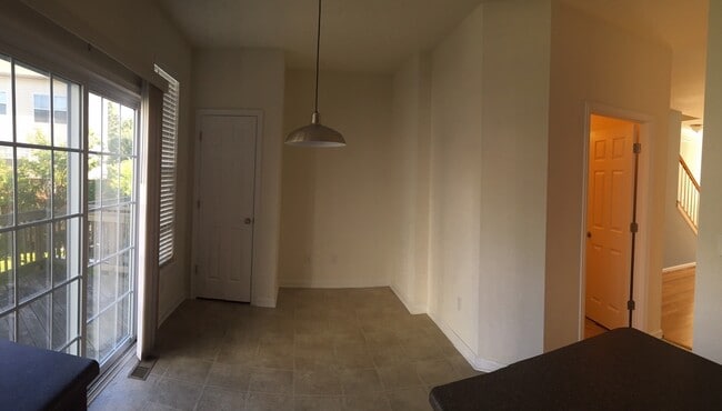 Building Photo - 610 Jessica Cir