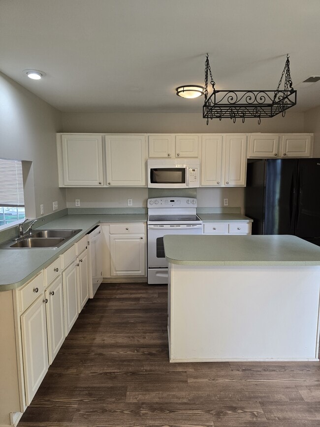 Building Photo - 7434 Stone Mountain Ct