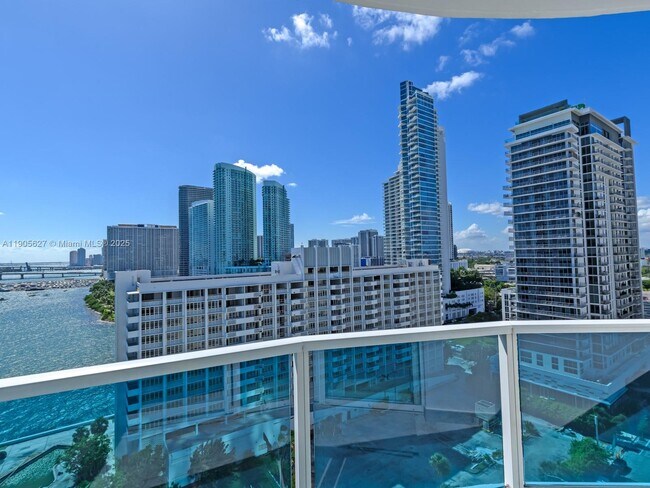 Building Photo - 725 NE 22nd St