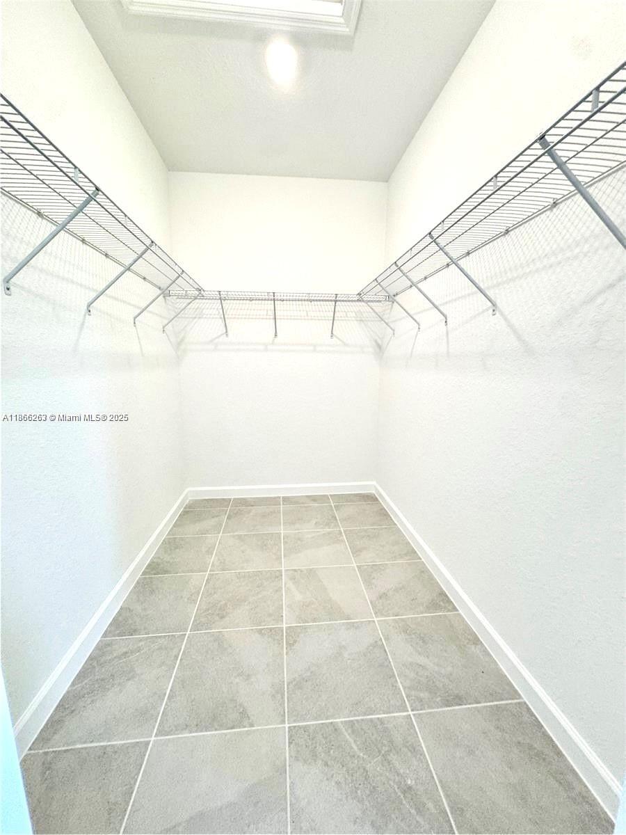 Building Photo - 2990 SE 23rd Ave