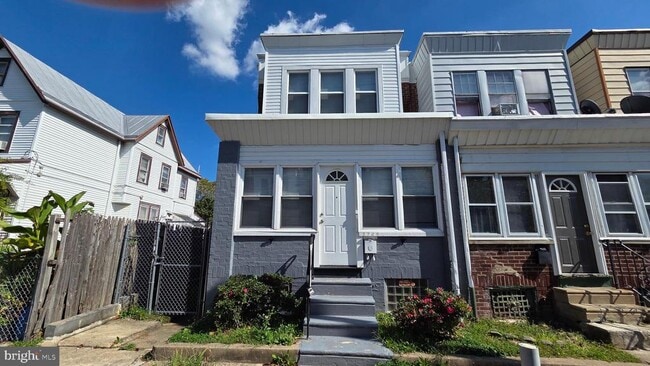 Building Photo - 5725 N Lawrence St
