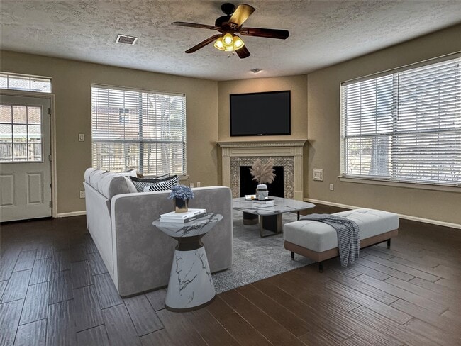 Building Photo - 2002 Summerall Ct