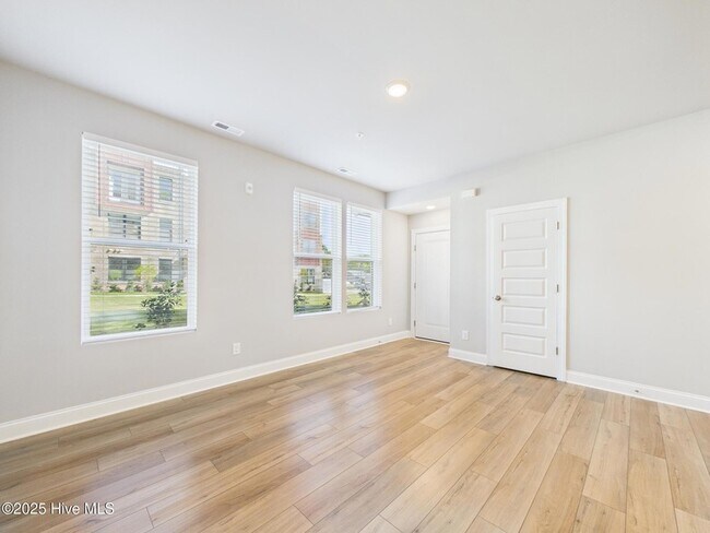 Building Photo - 1251 Shaw View Aly