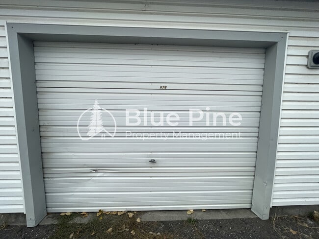 Building Photo - 678 Foster Dr