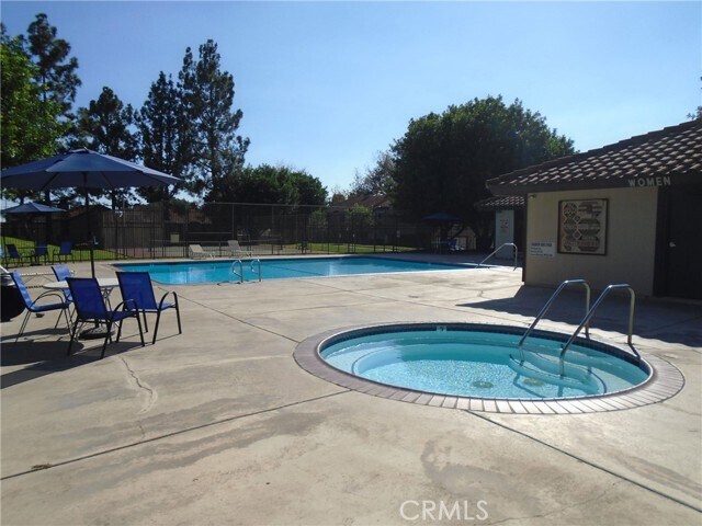 Building Photo - 9361 Shadowood Dr