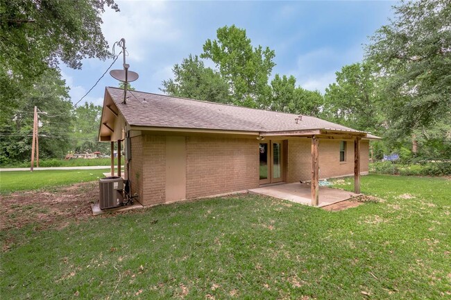 Building Photo - 107 Town and Country Dr