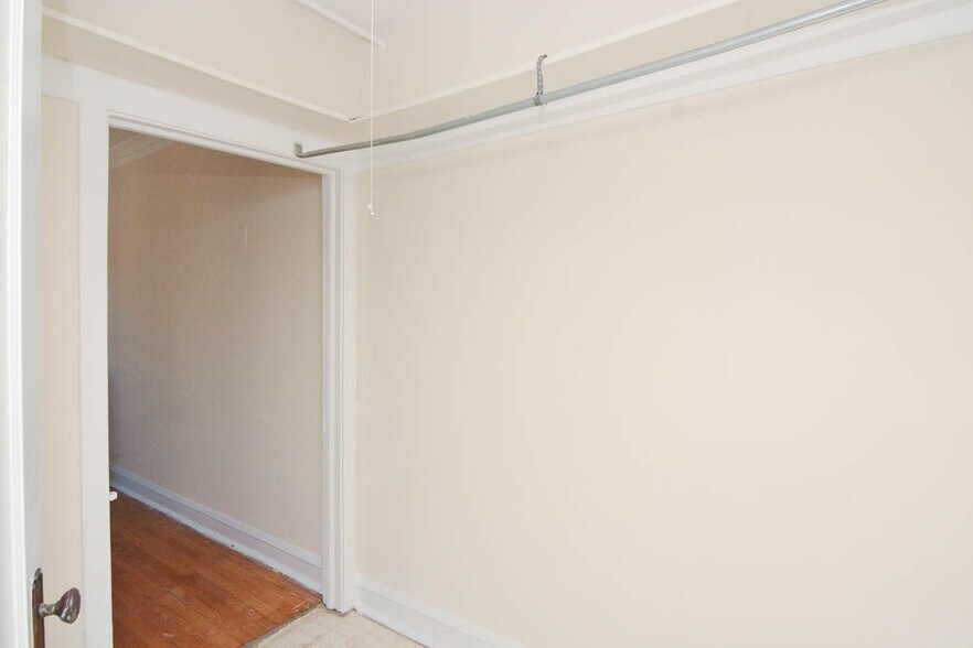 Building Photo - 4321 N Paulina St