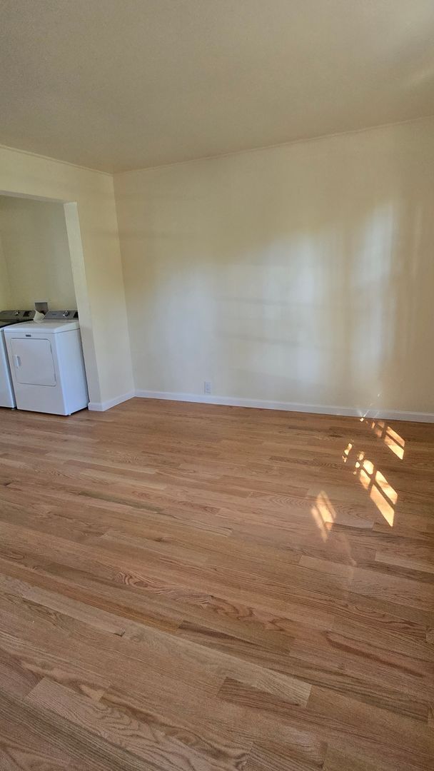 Building Photo - Newly renovated kitchen