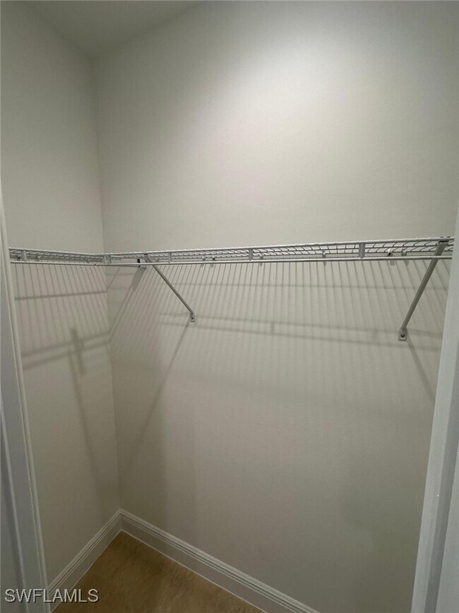 Building Photo - 2167 Della Dr