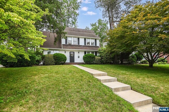 Building Photo - 669 Doremus Ave