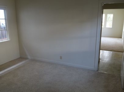 Building Photo - One bedroom walking distances to Broadway Ave