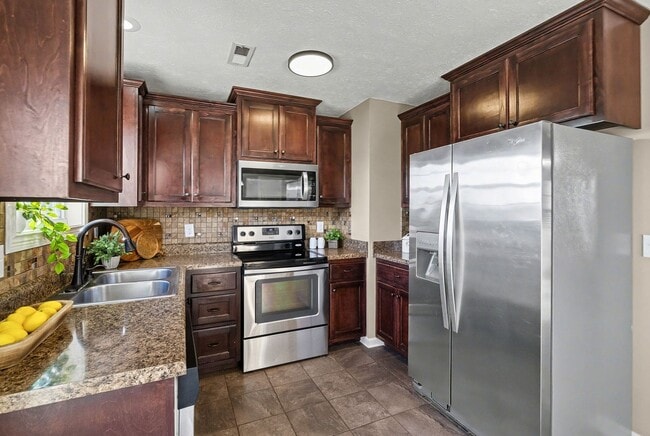 Building Photo - 1304 Freedom Dr