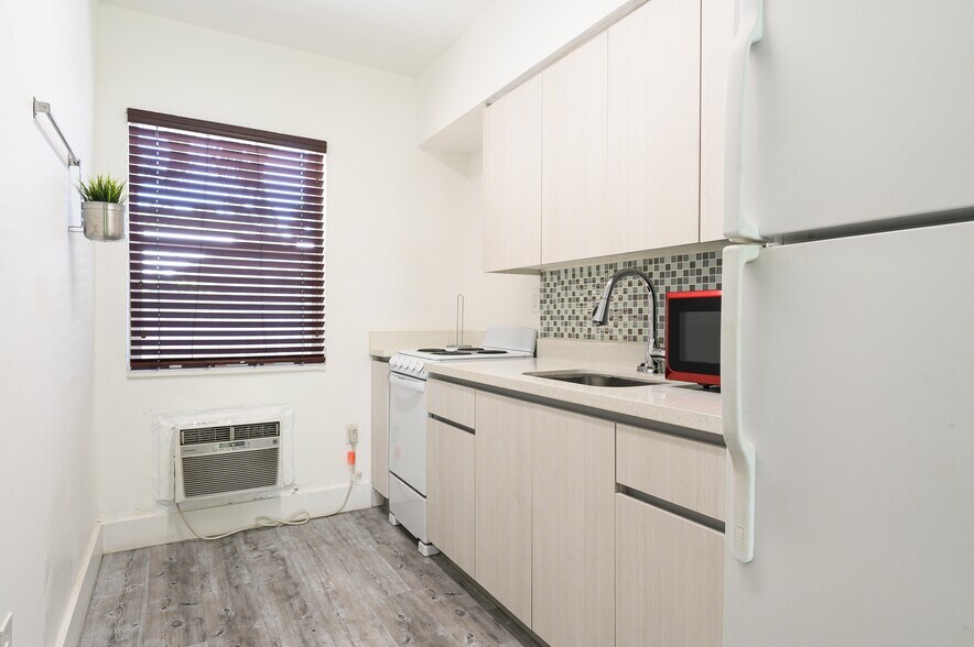 Building Photo - 481 NE 37th St