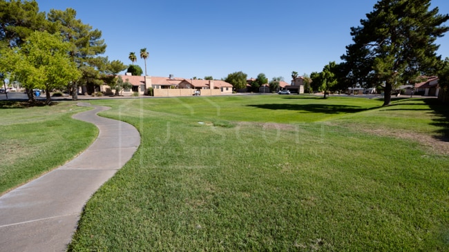 Building Photo - Charming Ahwatukee Home in Gated Community...
