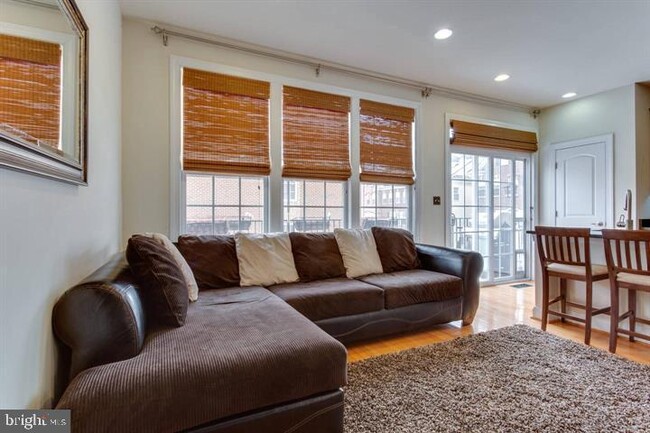 Building Photo - 2149 Red Vine Dr