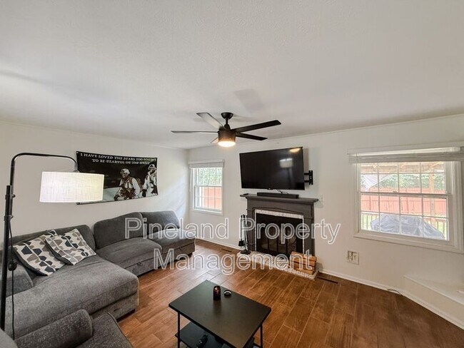 Building Photo - 216 Haverhill Dr