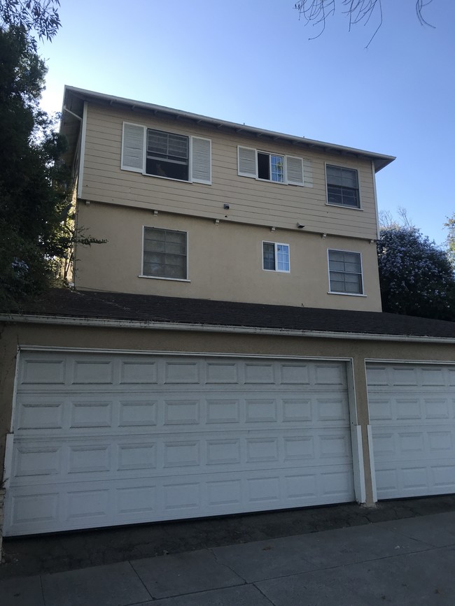 Just four blocks to Century City, garage parking!!. - 1857 Pandora Ave