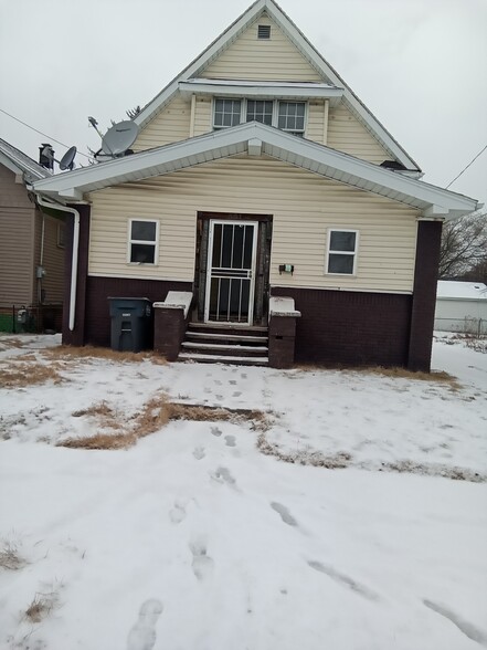Primary Photo - 551 Dexter St
