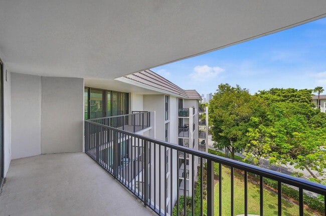 Building Photo - 1301 River Reach Dr