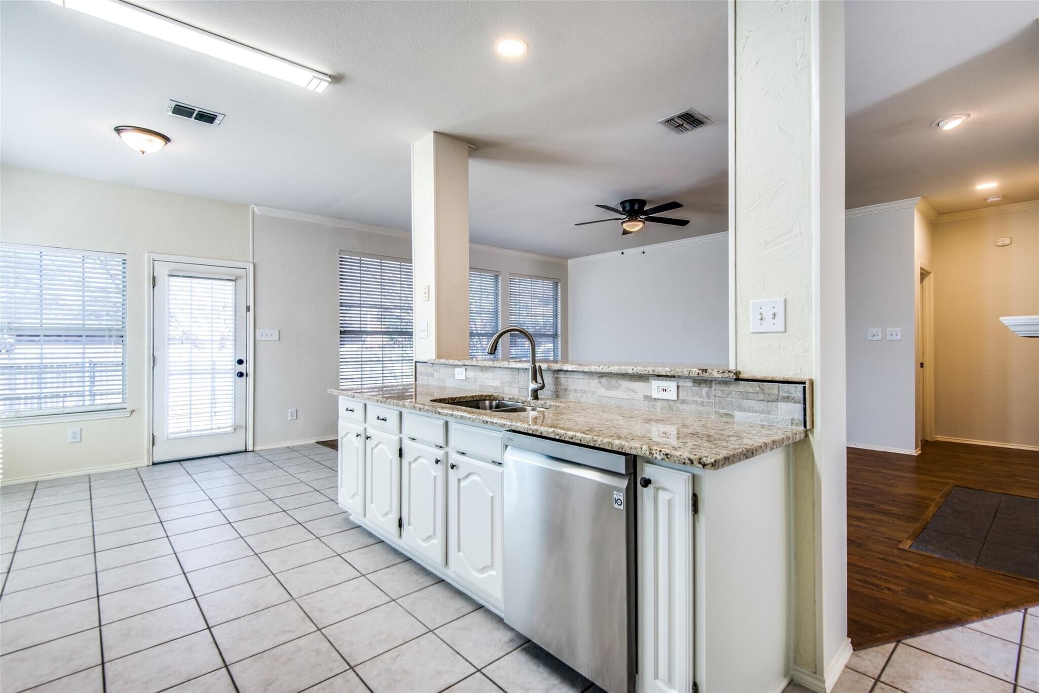 Stainless steel appliances - 5121 Timber Park Dr
