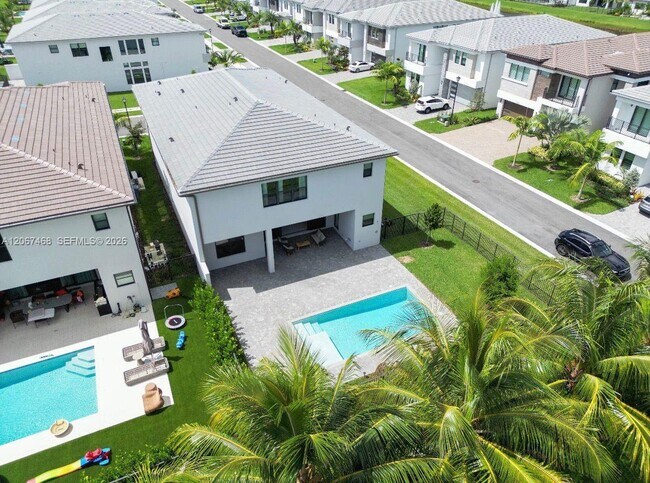 Building Photo - 8151 Laurel Falls Dr