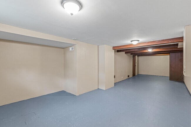 Building Photo - 1040 Bluefield Dr