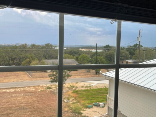 Building Photo - NEW ON MARKET