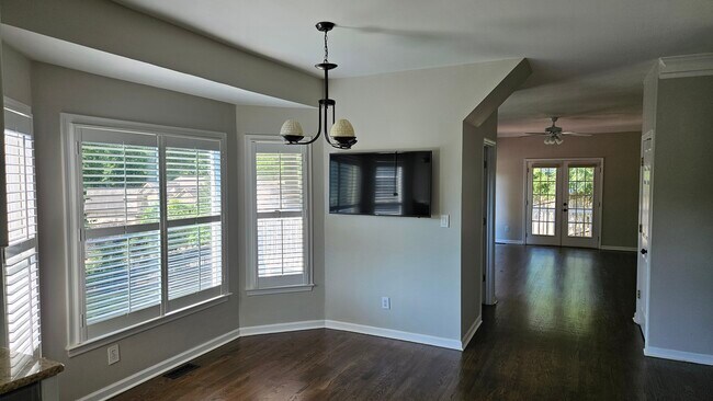 Building Photo - 1680 Heritage Dr