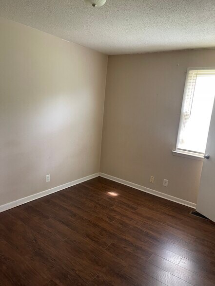 Building Photo - 316 Barkwood Dr