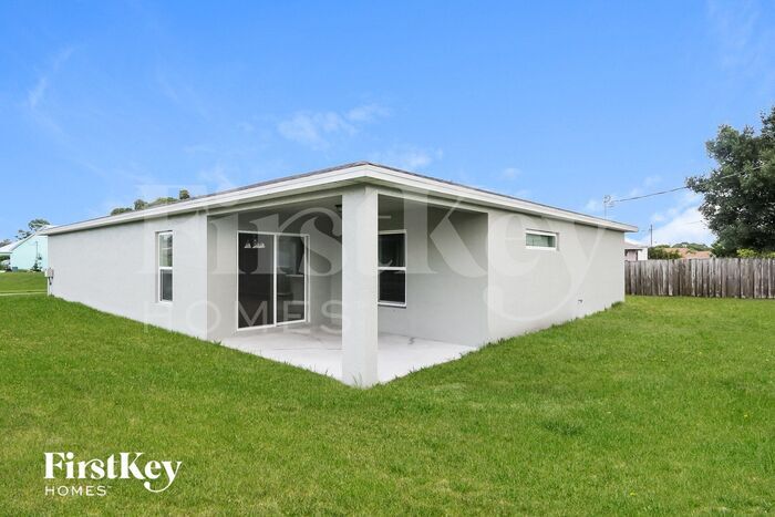 Building Photo - 411 SW Log Dr
