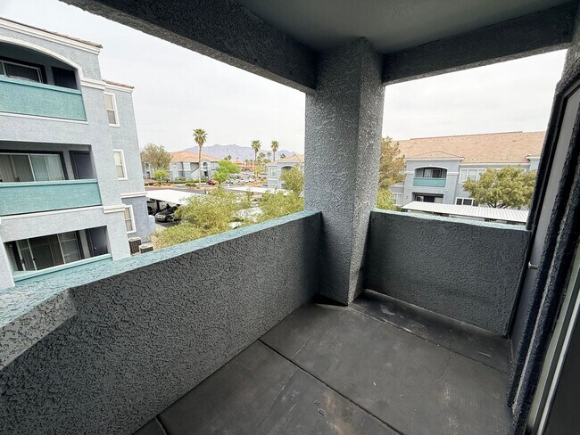 Building Photo - NW Gated community