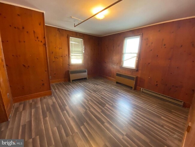 Building Photo - 13 E St